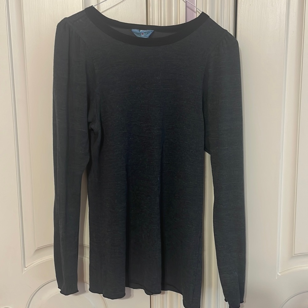 Hard tail puff sleeve grey shirt